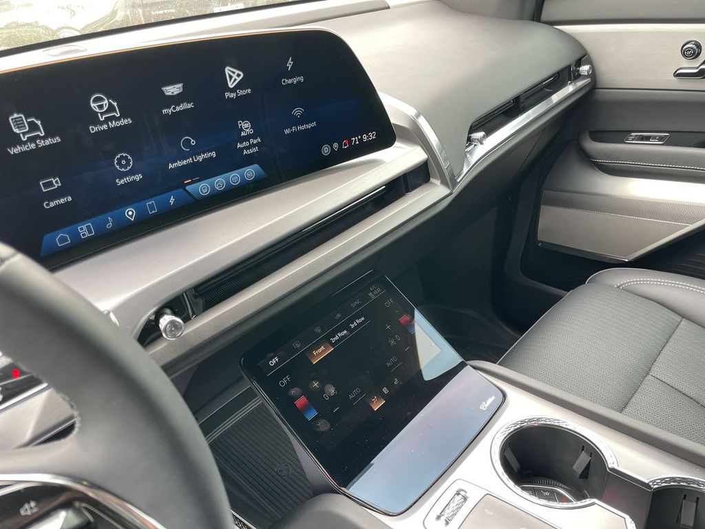 2026 Cadillac VISTIQ Luxury - Photo 18