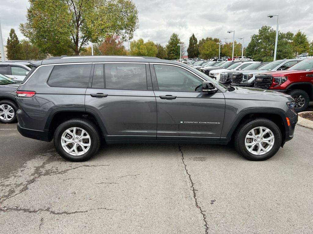 2023 Jeep Grand Cherokee Limited photo 3