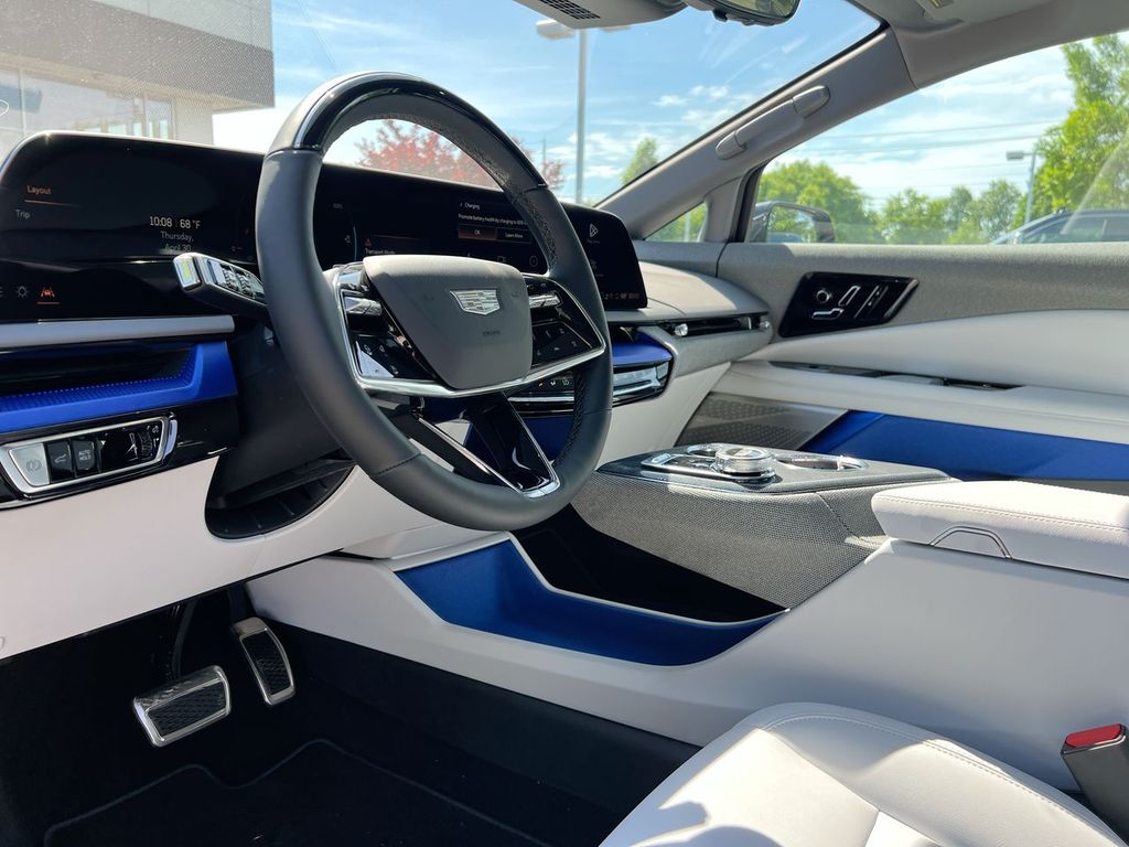 2026 Cadillac OPTIQ Luxury - Photo 17