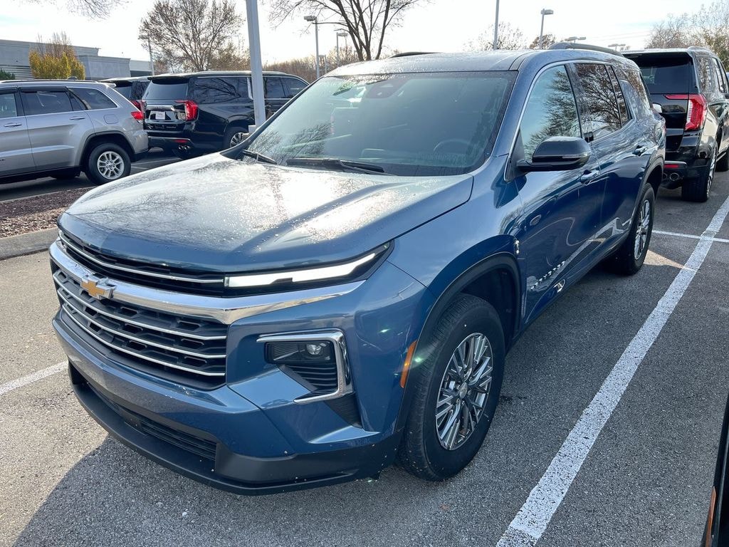Used 2025 Chevrolet Traverse LT SUV