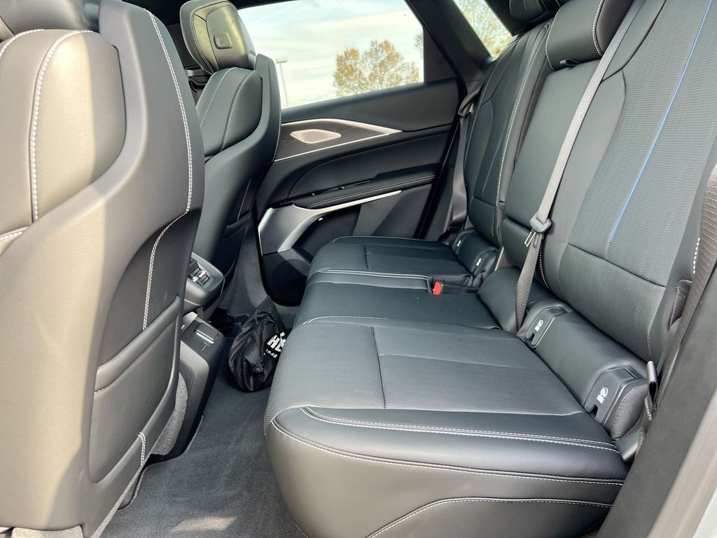 2026 Cadillac LYRIQ V - Photo 11