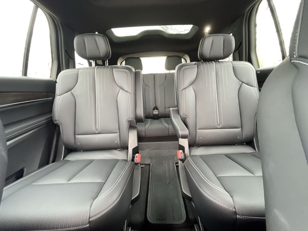 2026 Cadillac VISTIQ Luxury - Photo 12