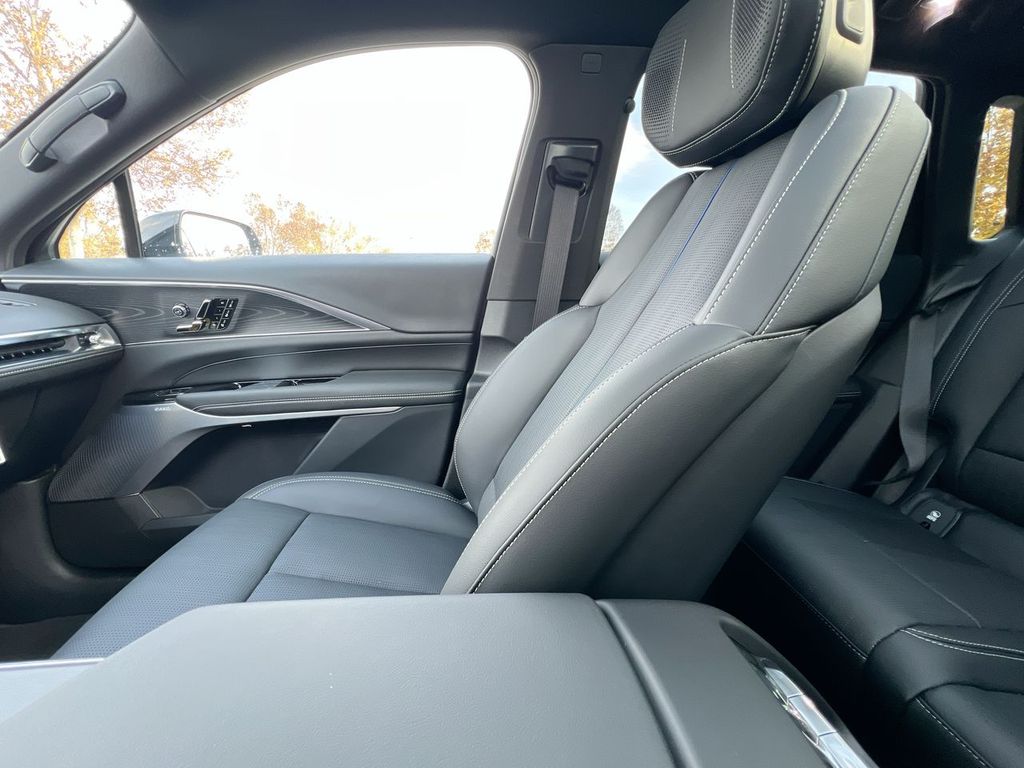 2026 Cadillac LYRIQ V - Photo 7