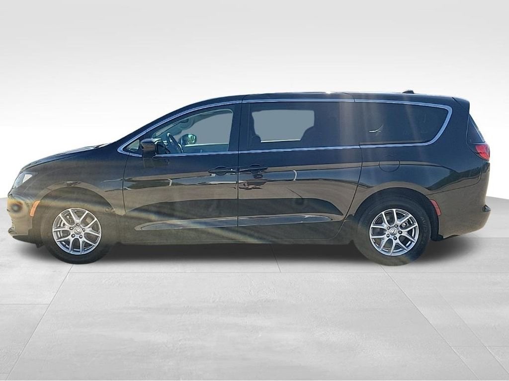 Used 2024 Chrysler Voyager LX