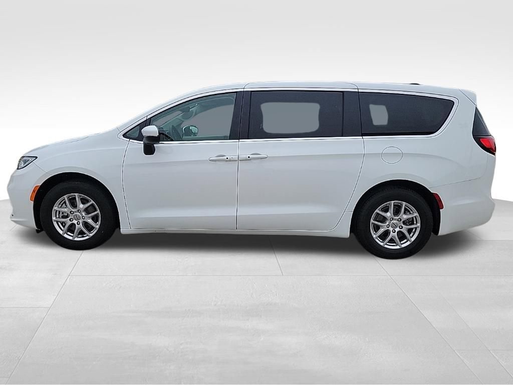 Used 2023 Chrysler Pacifica Touring L