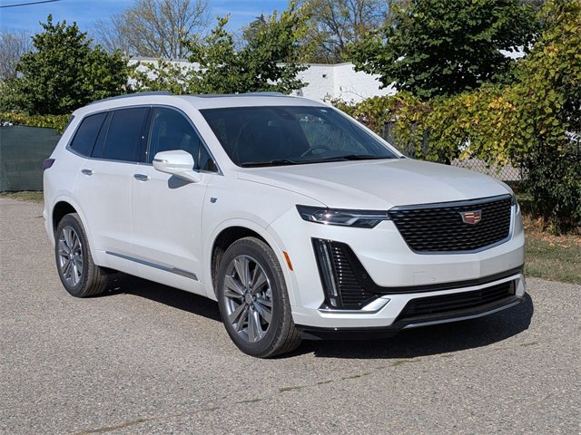 2025 Cadillac XT6 Premium Luxury photo 3
