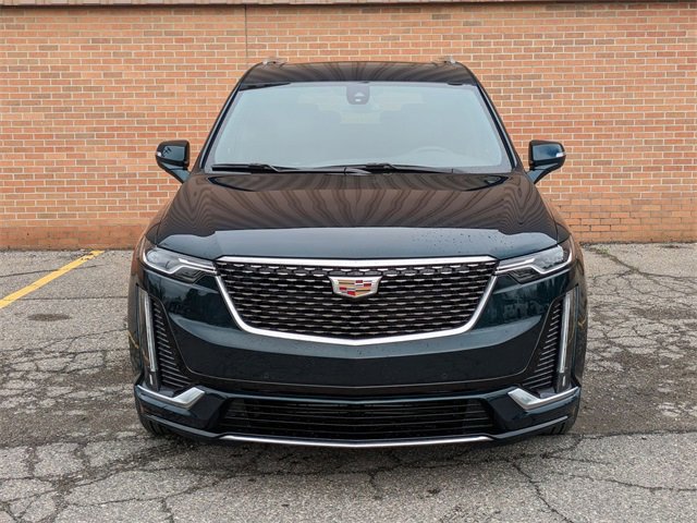 2025 Cadillac XT6 Luxury photo 2