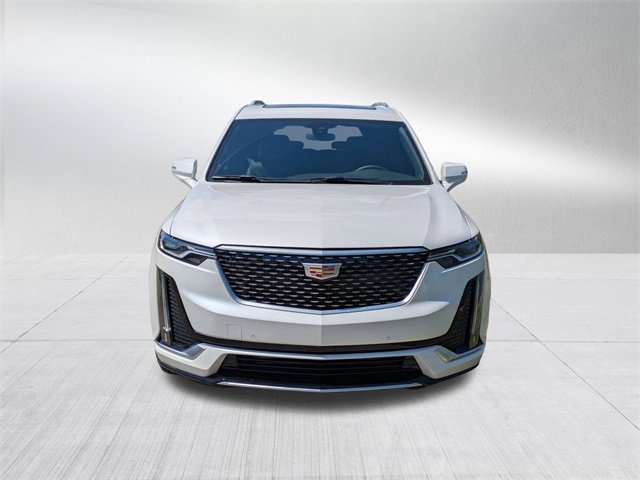 2025 Cadillac XT6 Luxury photo 2