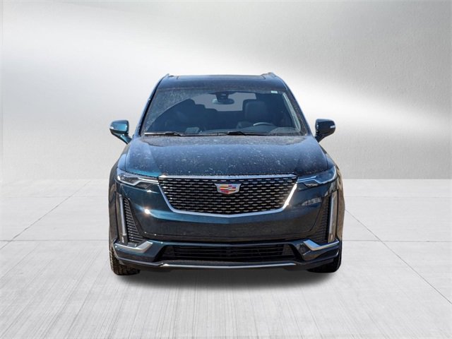 2025 Cadillac XT4 Luxury photo 2