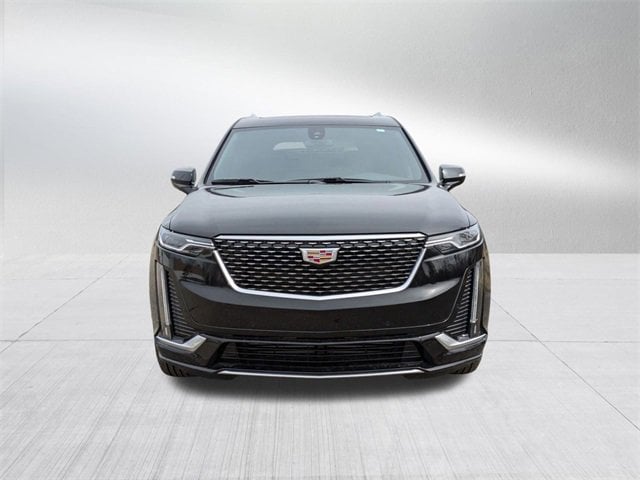 2025 Cadillac XT6 Luxury photo 2
