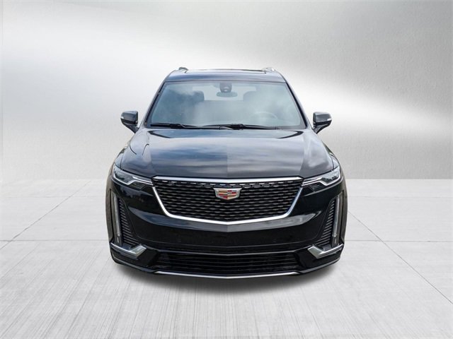 2025 Cadillac XT6 Luxury photo 2