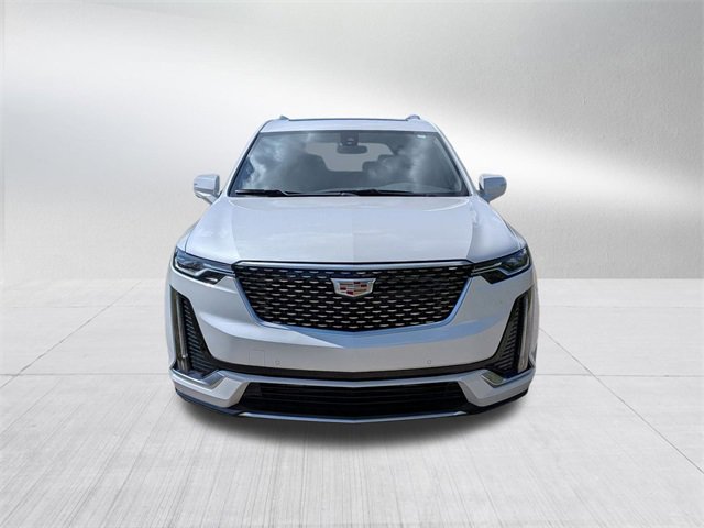 2025 Cadillac XT6 Luxury photo 2