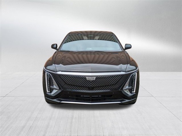 2025 Cadillac Lyriq Luxury photo 2
