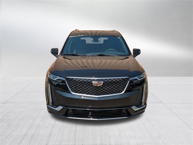 2025 Cadillac XT6 Luxury photo 2