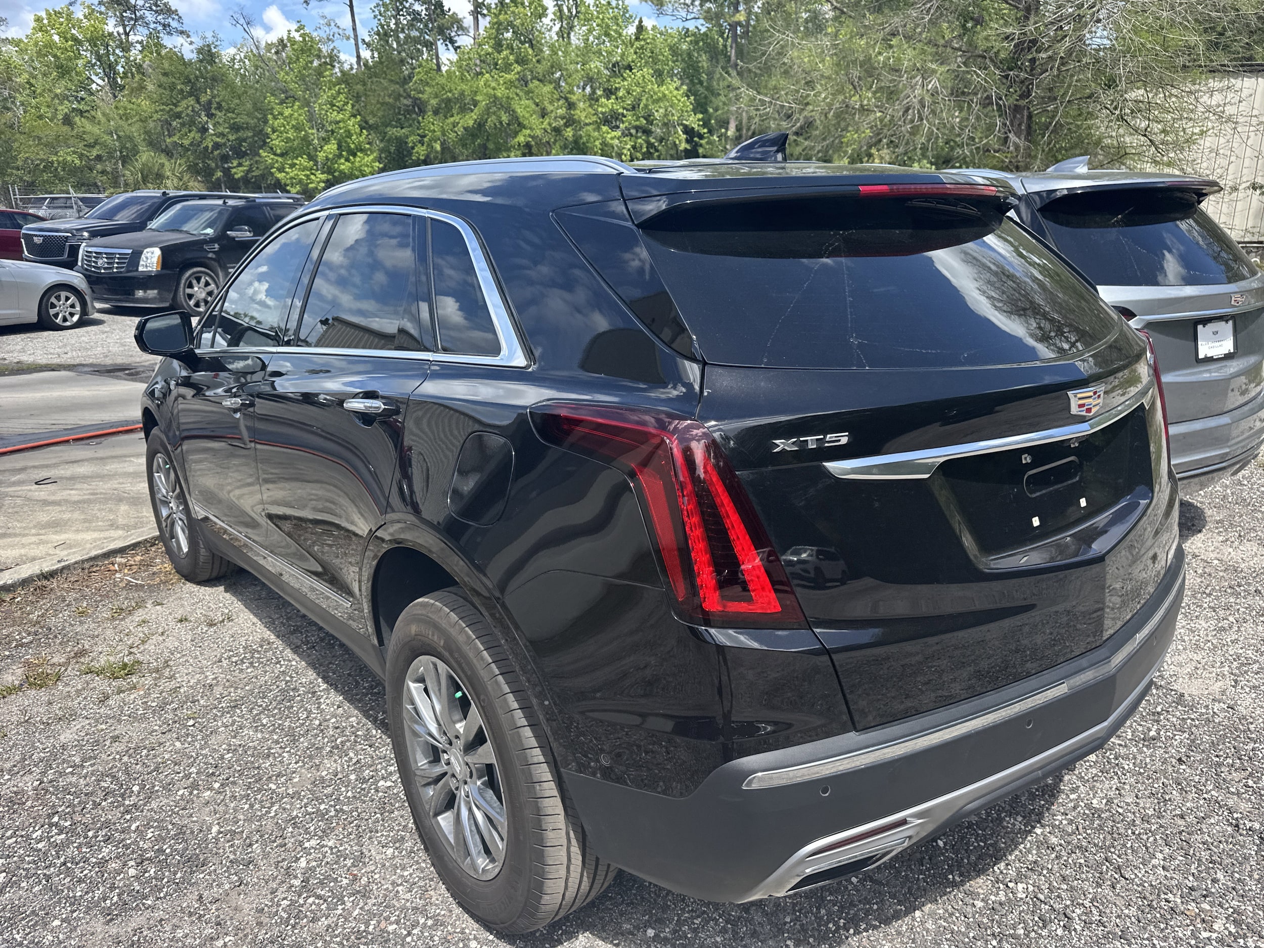 View vehicle photo 4