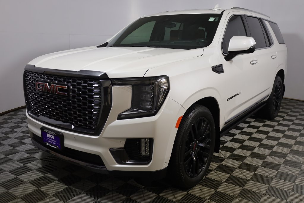 White Frost Tricoat 2024 GMC Yukon SUV / Crossover Four-Wheel Drive 