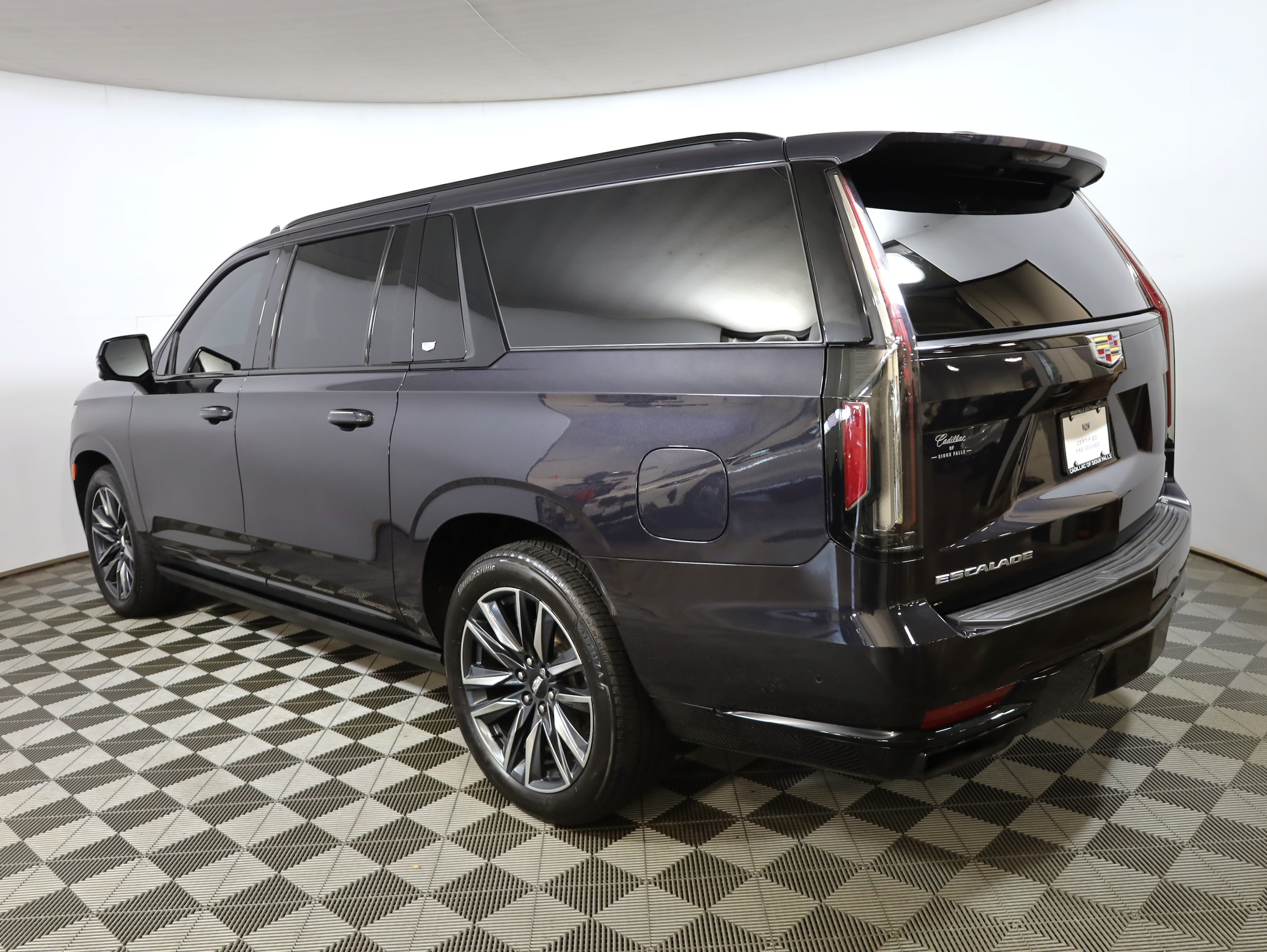 Used 2022 Cadillac Escalade ESV Sport with VIN 1GYS4PKL8NR164624 for sale in Sioux Falls, SD
