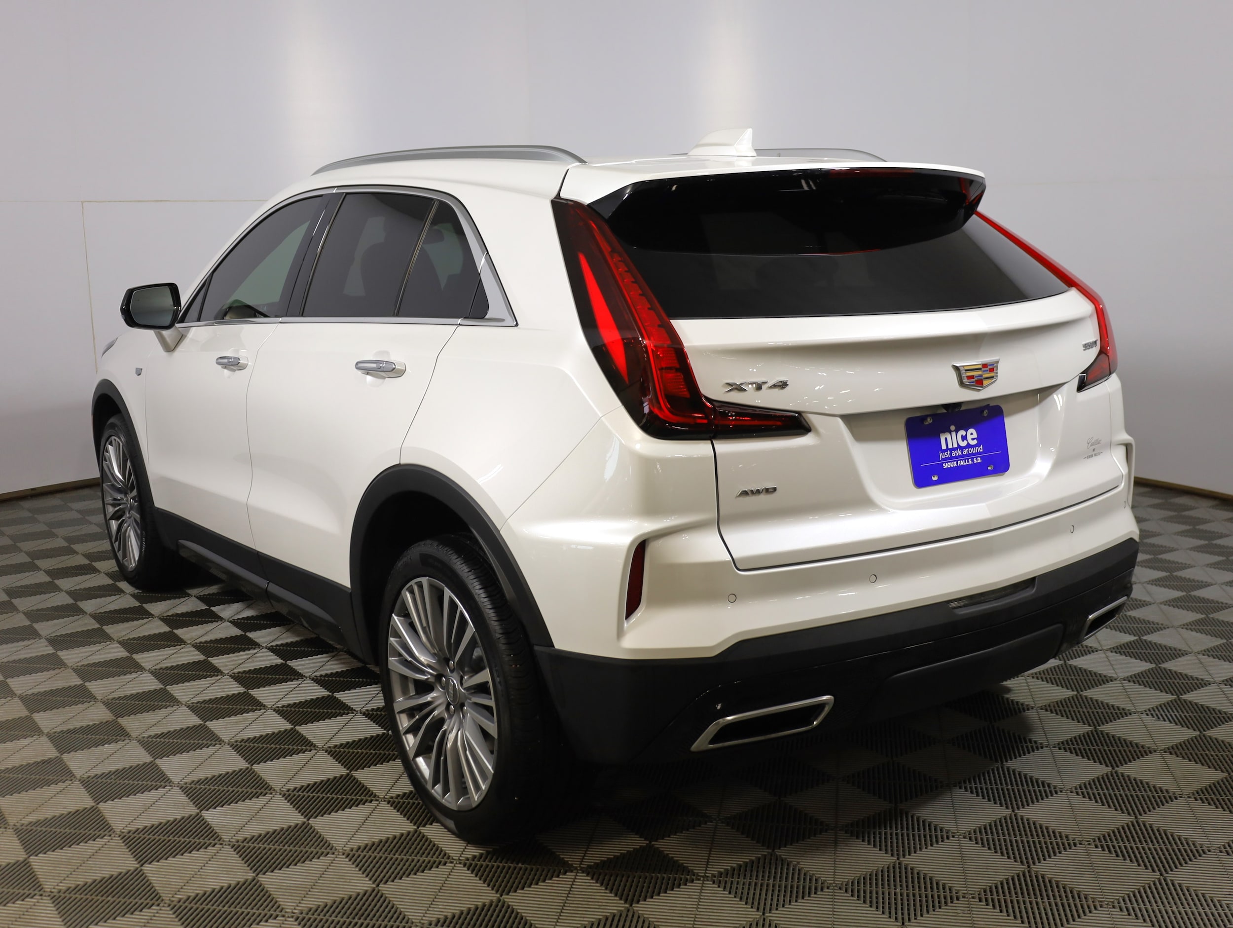 Certified 2024 Cadillac XT4 Premium Luxury with VIN 1GYFZDR41RF100786 for sale in Sioux Falls, SD