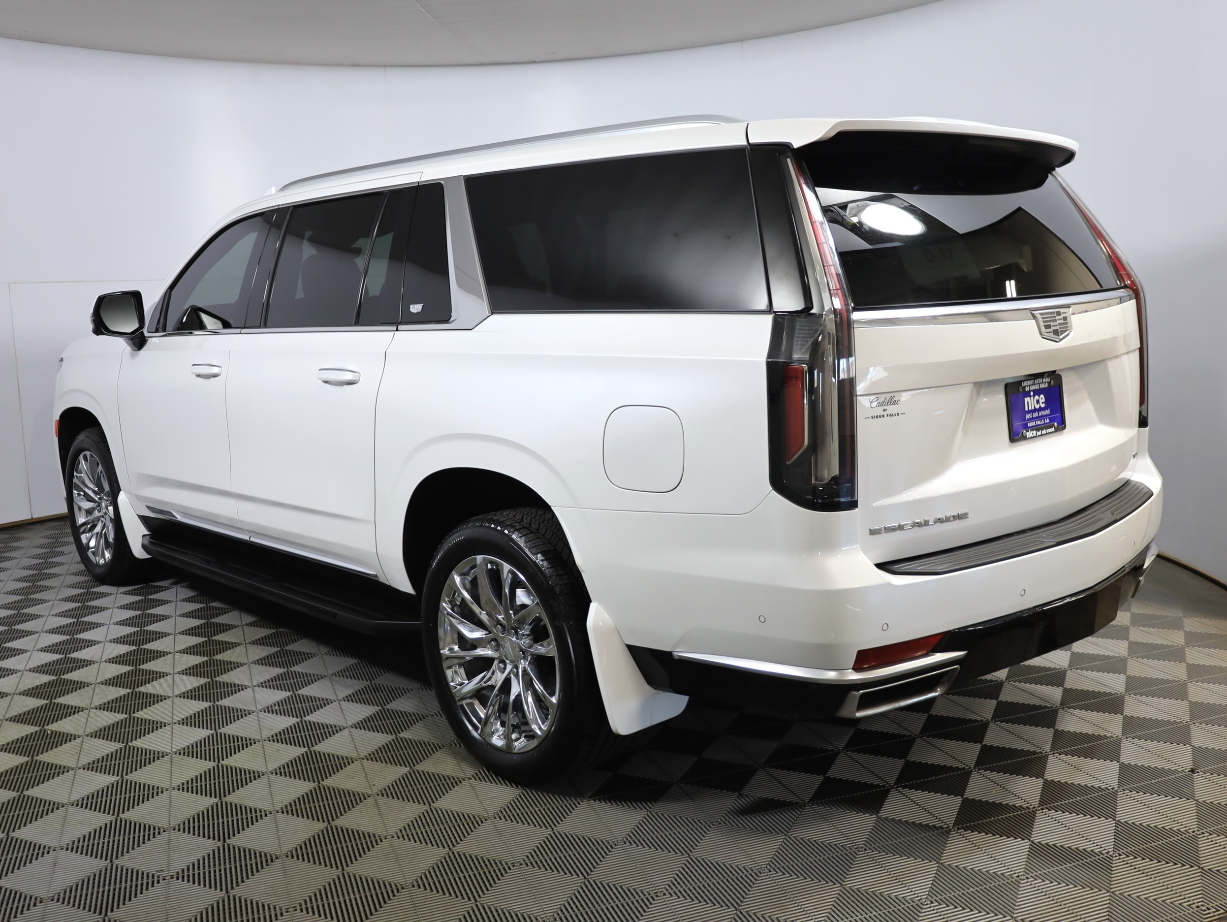 Used 2022 Cadillac Escalade ESV Premium Luxury with VIN 1GYS4KKL8NR143291 for sale in Sioux Falls, SD