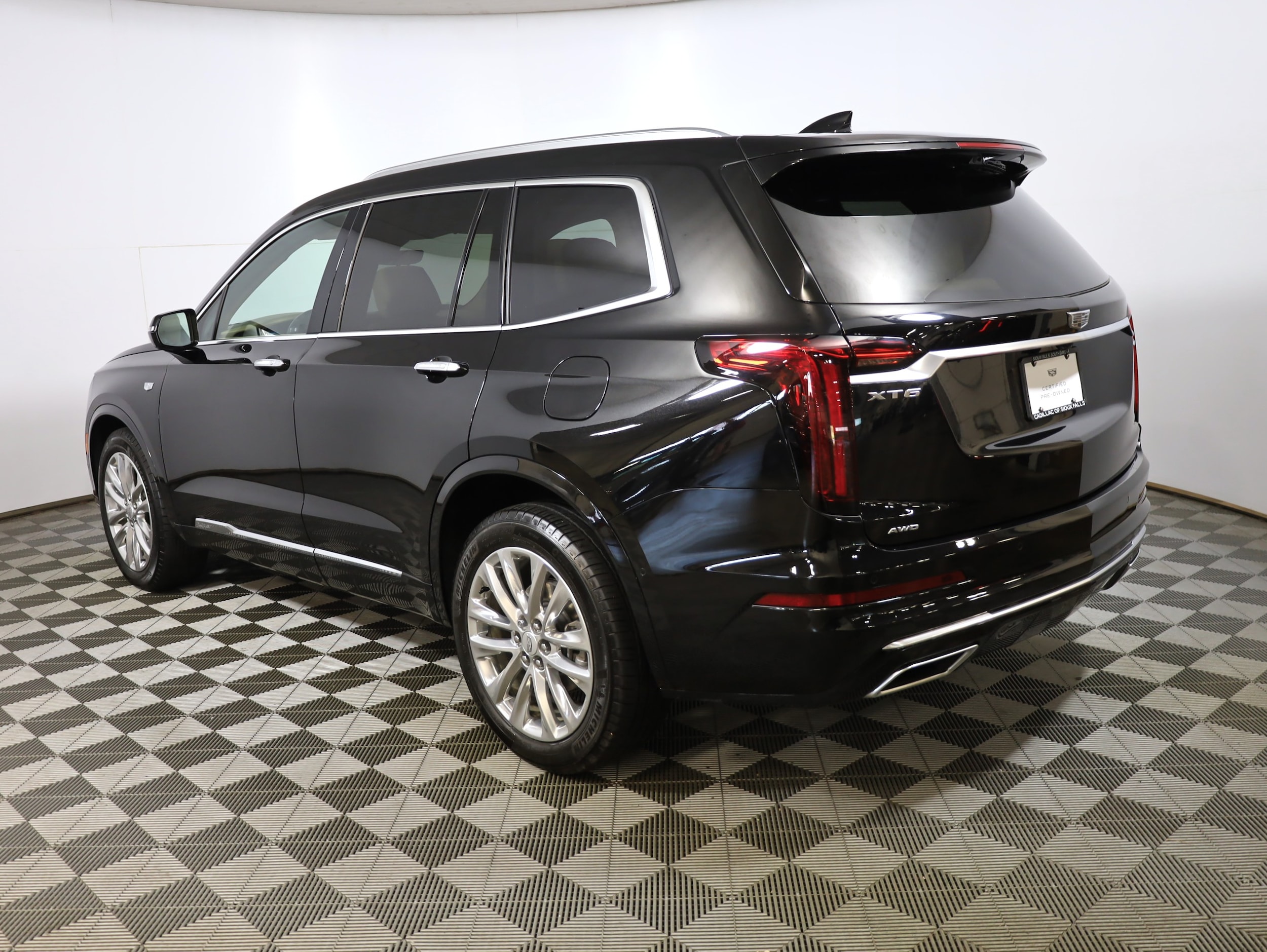 Used 2024 Cadillac XT6 Premium Luxury with VIN 1GYKPFRS1RZ717487 for sale in Sioux Falls, SD