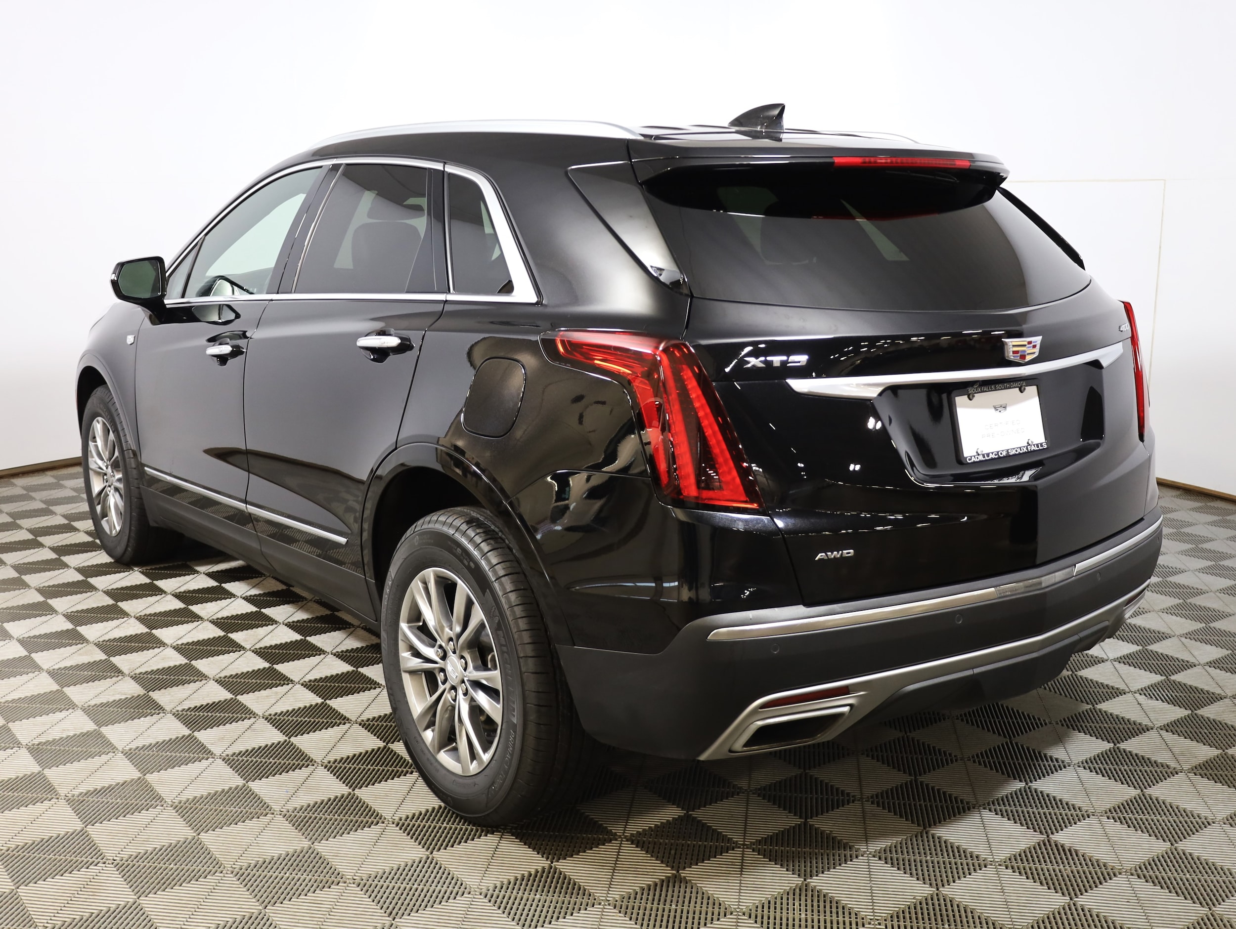 Certified 2021 Cadillac XT5 Premium Luxury with VIN 1GYKNDRS8MZ190468 for sale in Sioux Falls, SD