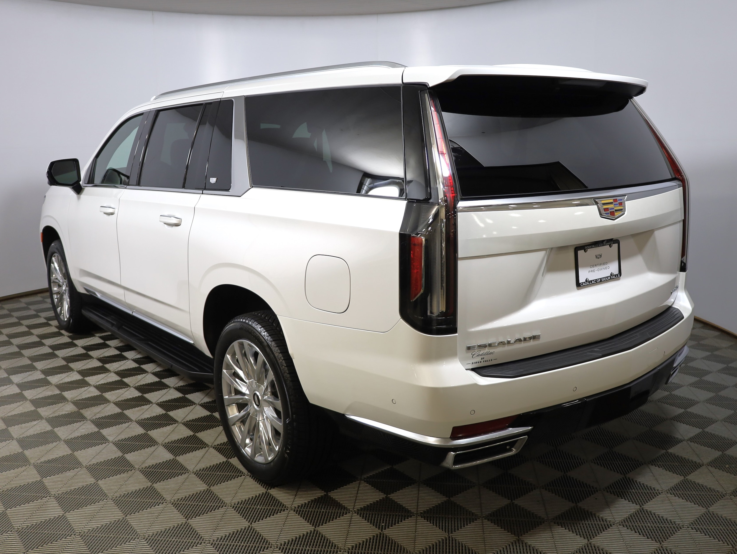 Certified 2022 Cadillac Escalade ESV Premium Luxury with VIN 1GYS4KKT1NR314687 for sale in Sioux Falls, SD