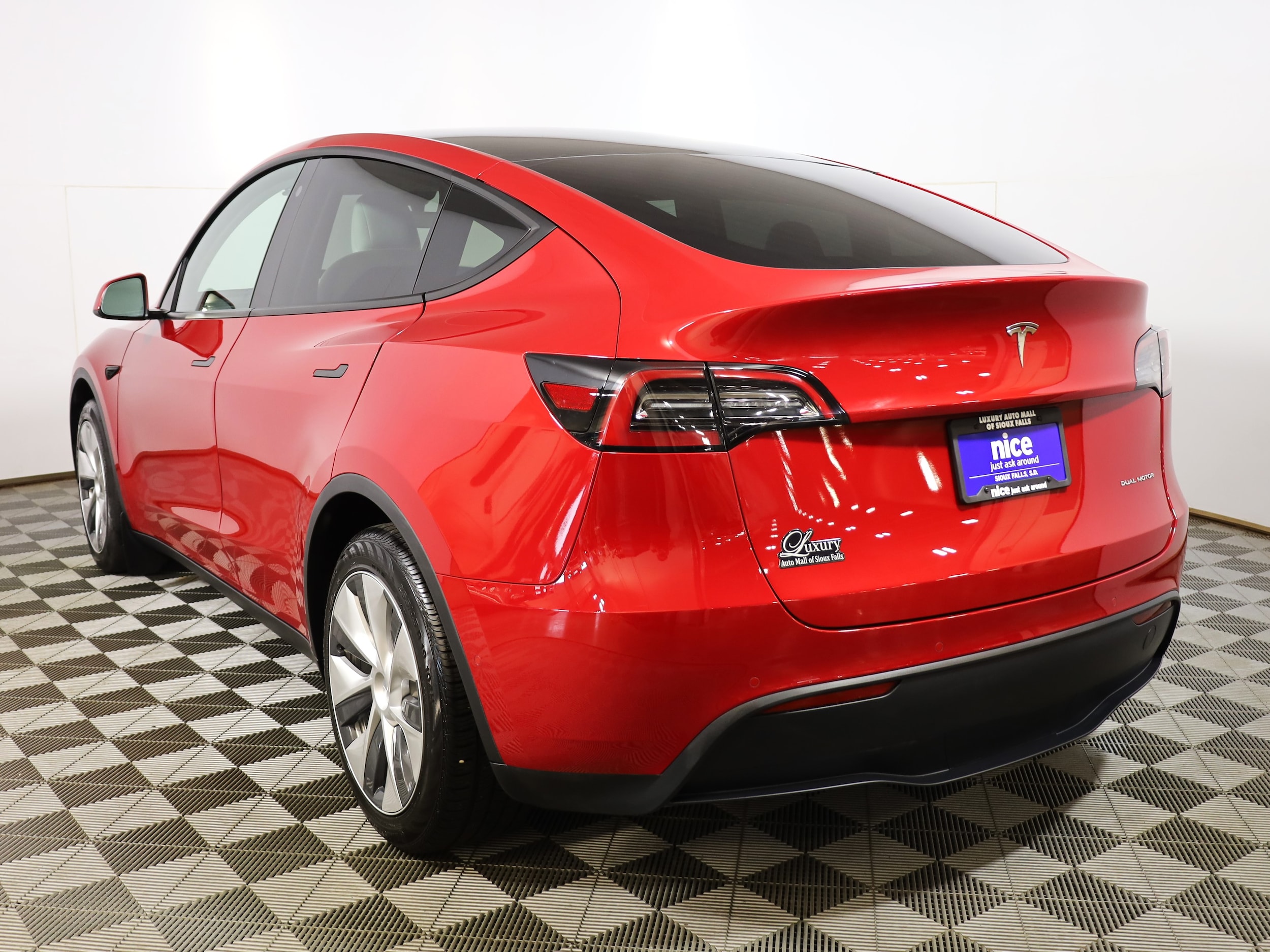 Used 2022 Tesla Model Y Long Range with VIN 7SAYGDEE5NF355042 for sale in Sioux Falls, SD