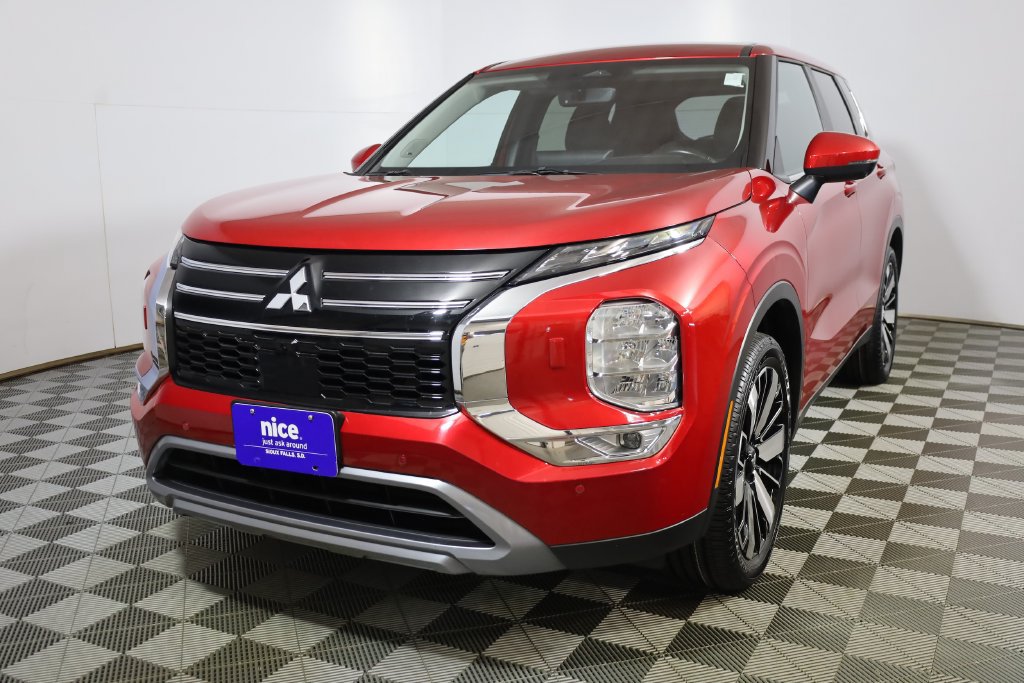 Red 2025 Mitsubishi Outlander SUV / Crossover Front-Wheel Drive Continuously Variable Transmission