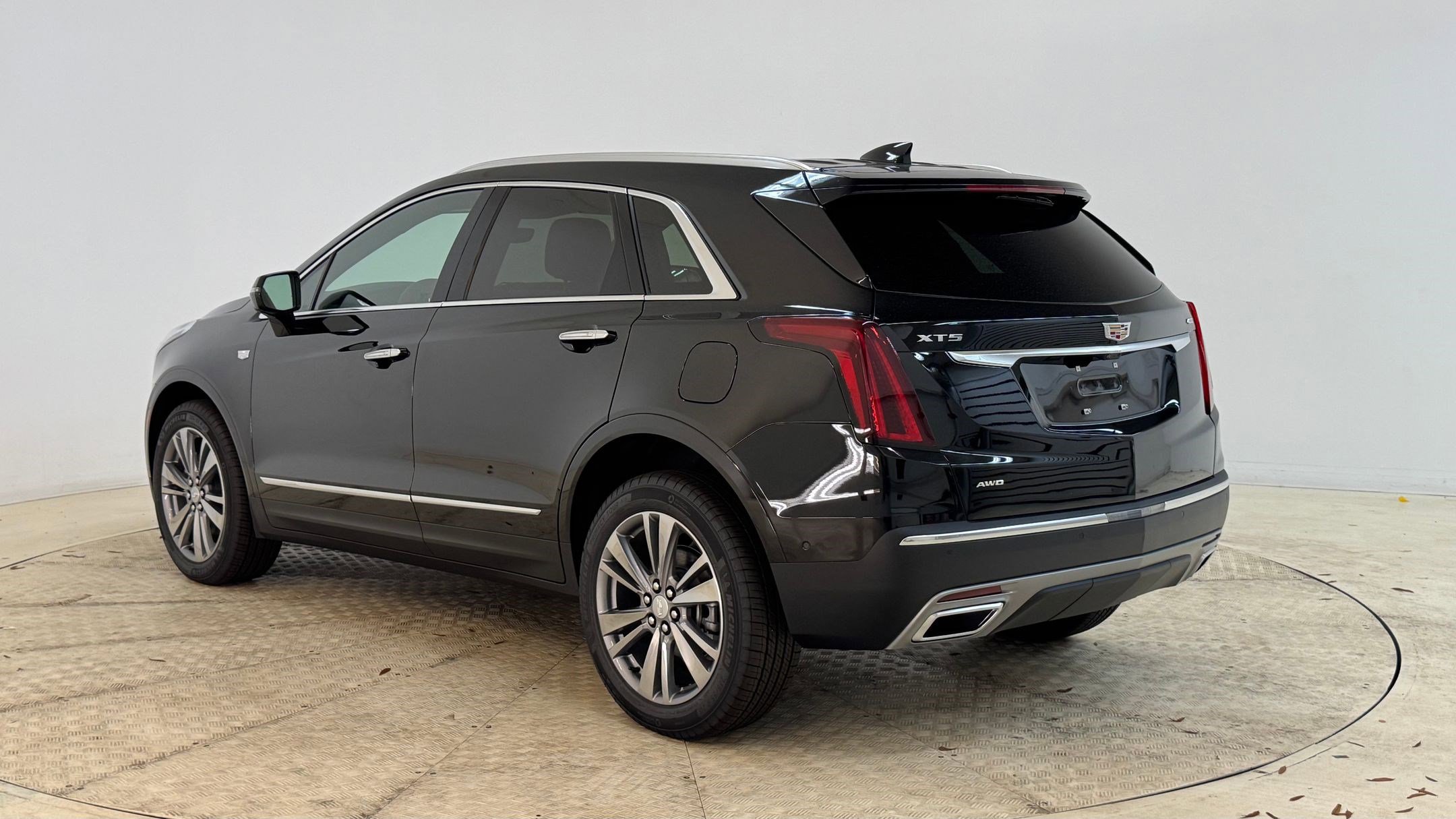 2025 Cadillac XT5 Premium Luxury photo 3