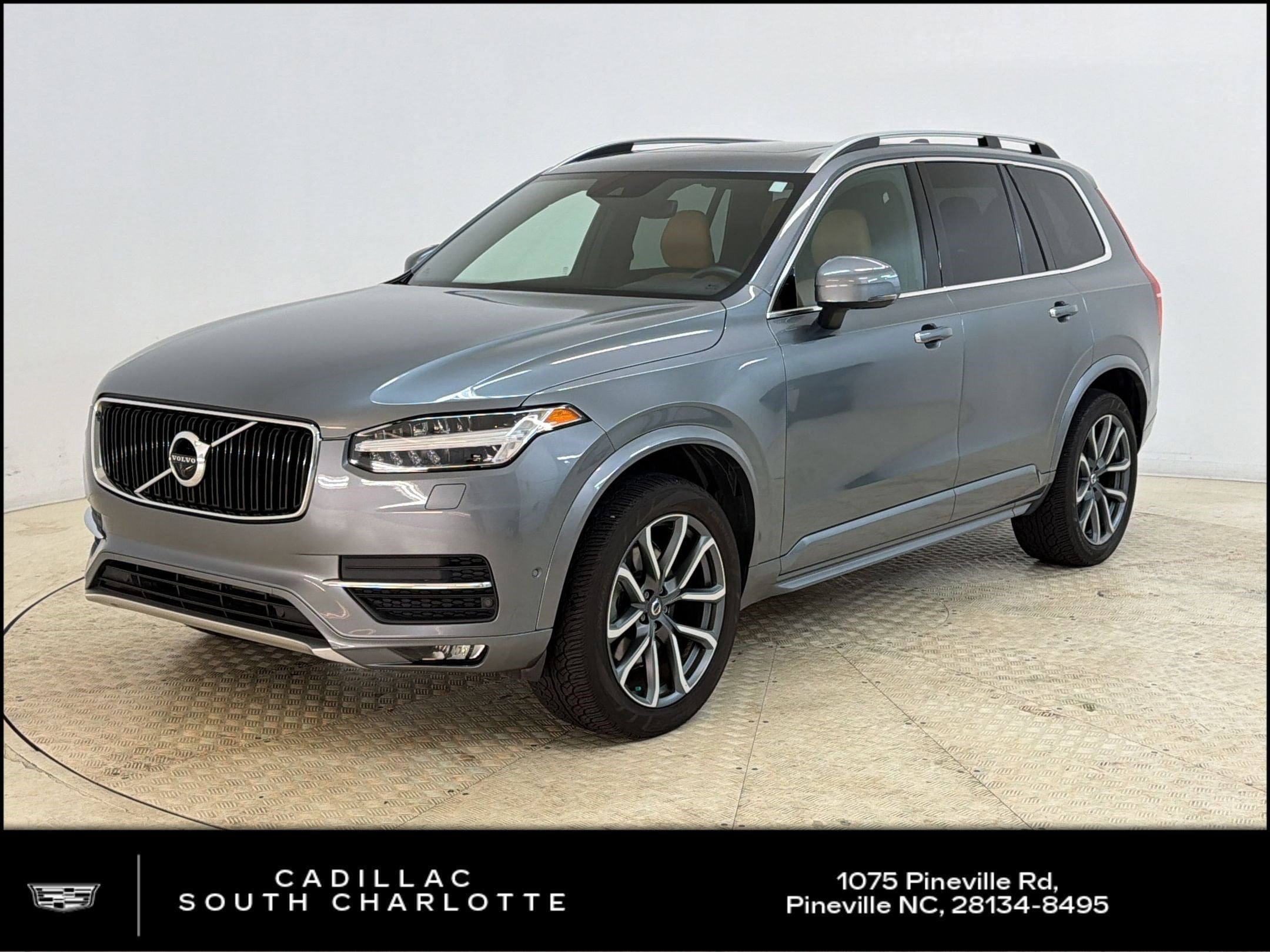 2017 Volvo XC90 T6 AWD Momentum's photo