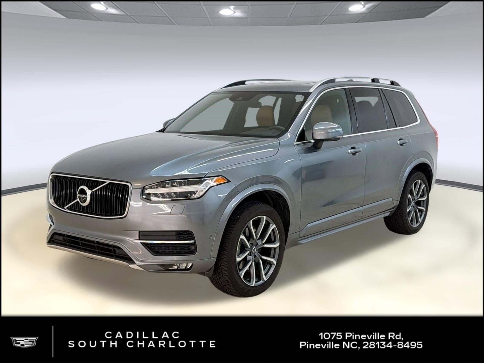 2017 Volvo XC90 T6 AWD Momentum's photo