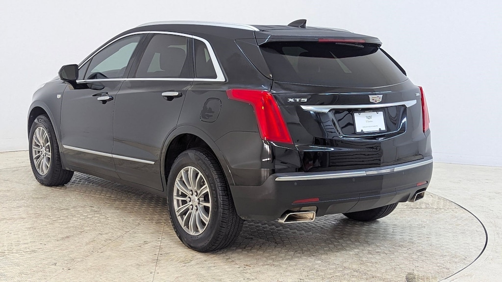 Used 2017 CADILLAC XT5 Luxury FWD SUV
