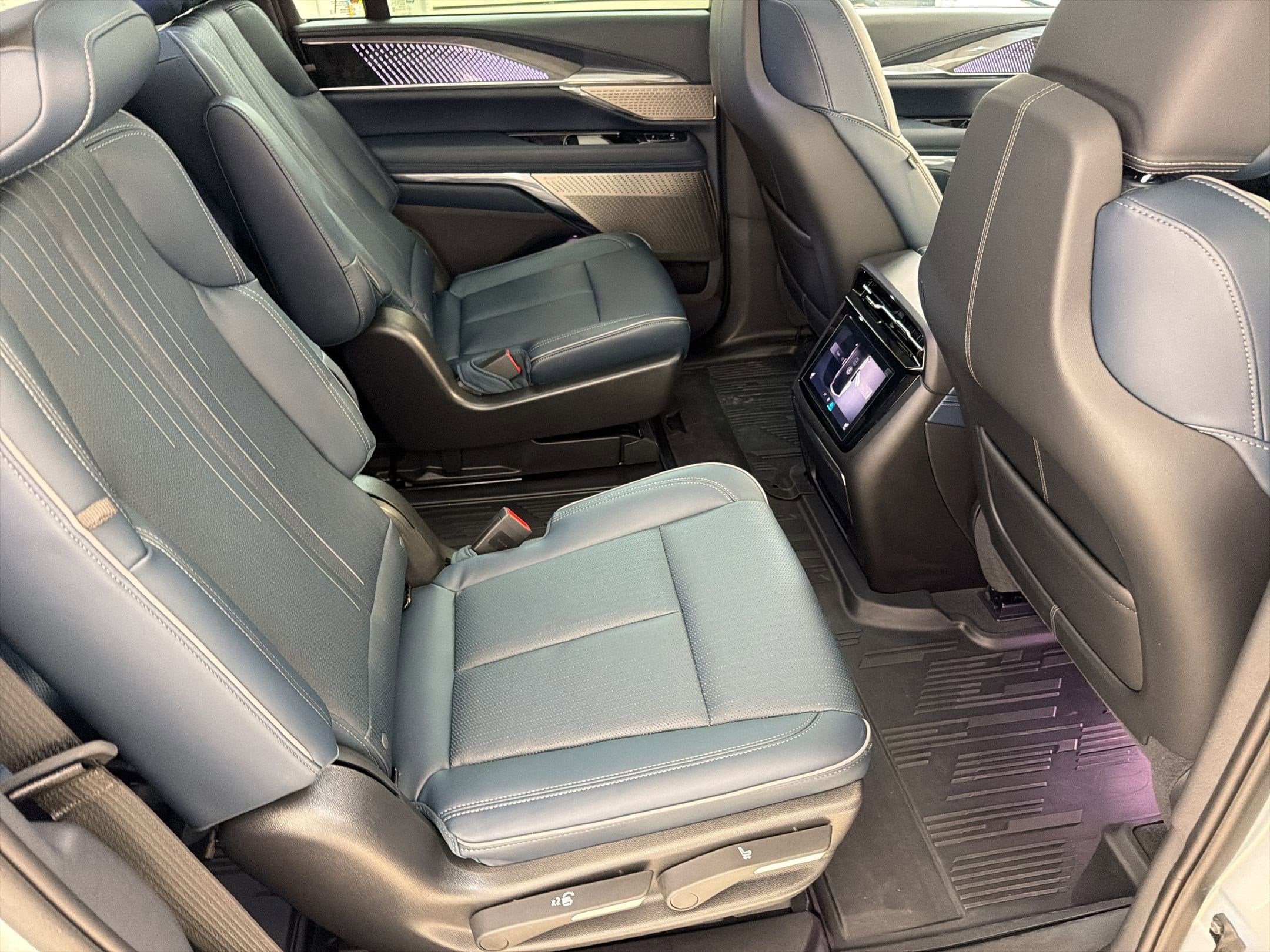 2025 Cadillac Escalade IQ Sport 2 - Photo 26