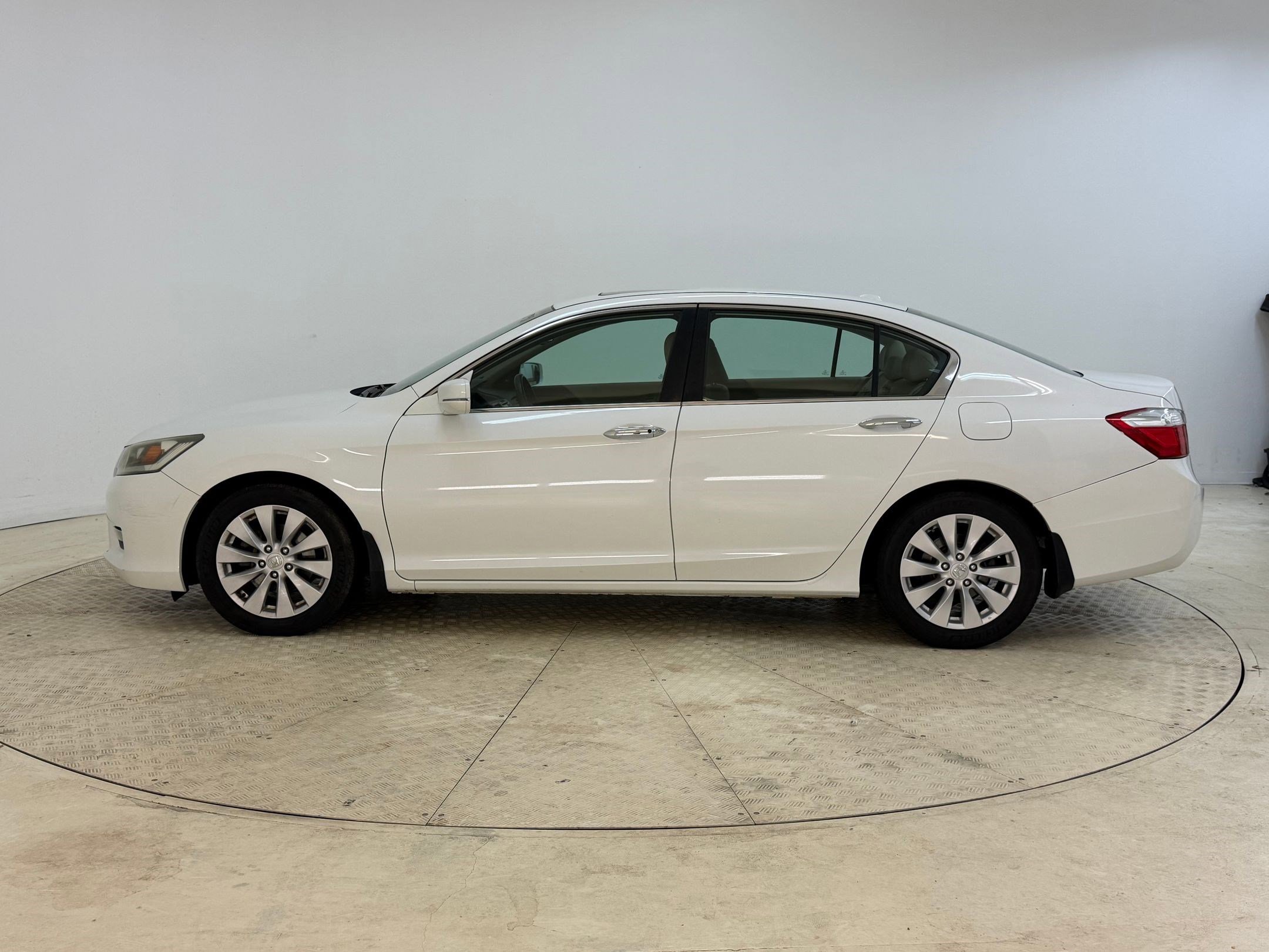 Used 2014 Honda Accord EX-L with VIN 1HGCR2F82EA235966 for sale in Pineville, NC