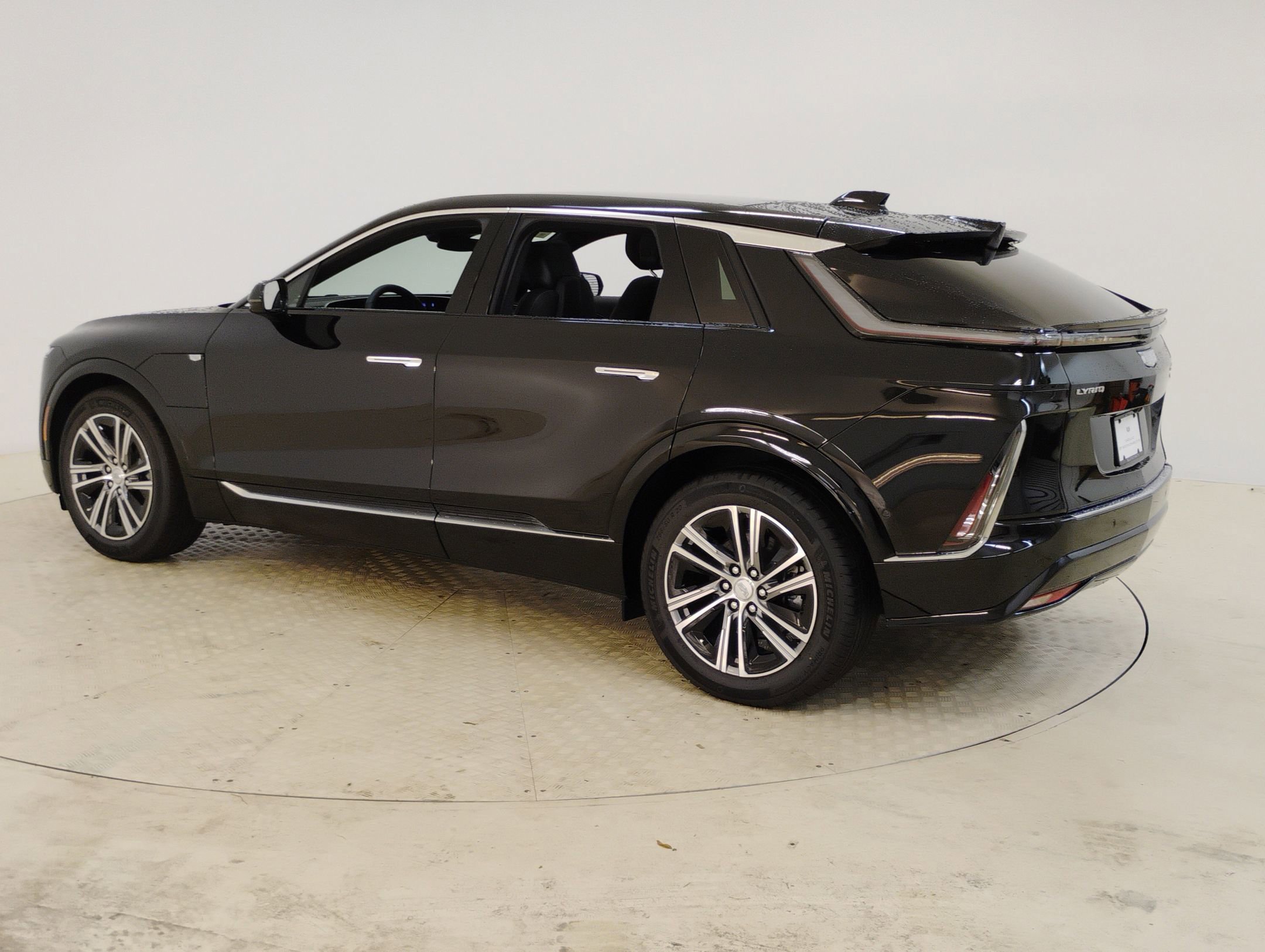 2025 Cadillac Lyriq Luxury photo 3
