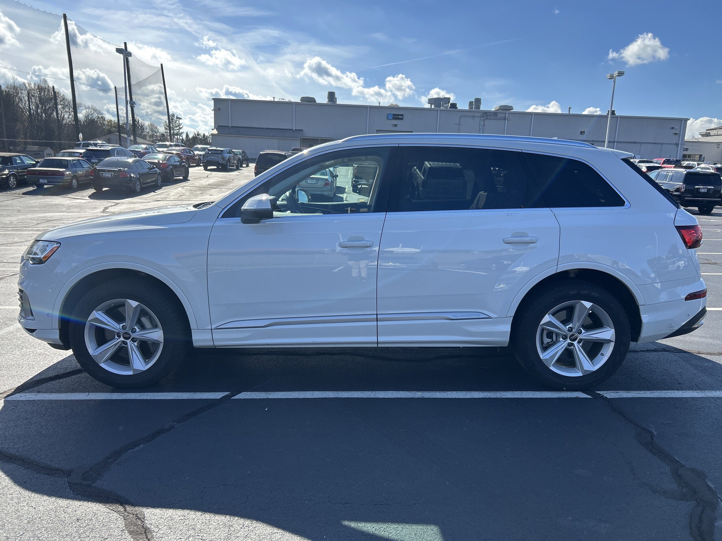 2024 Audi Q7 45 Premium photo 3