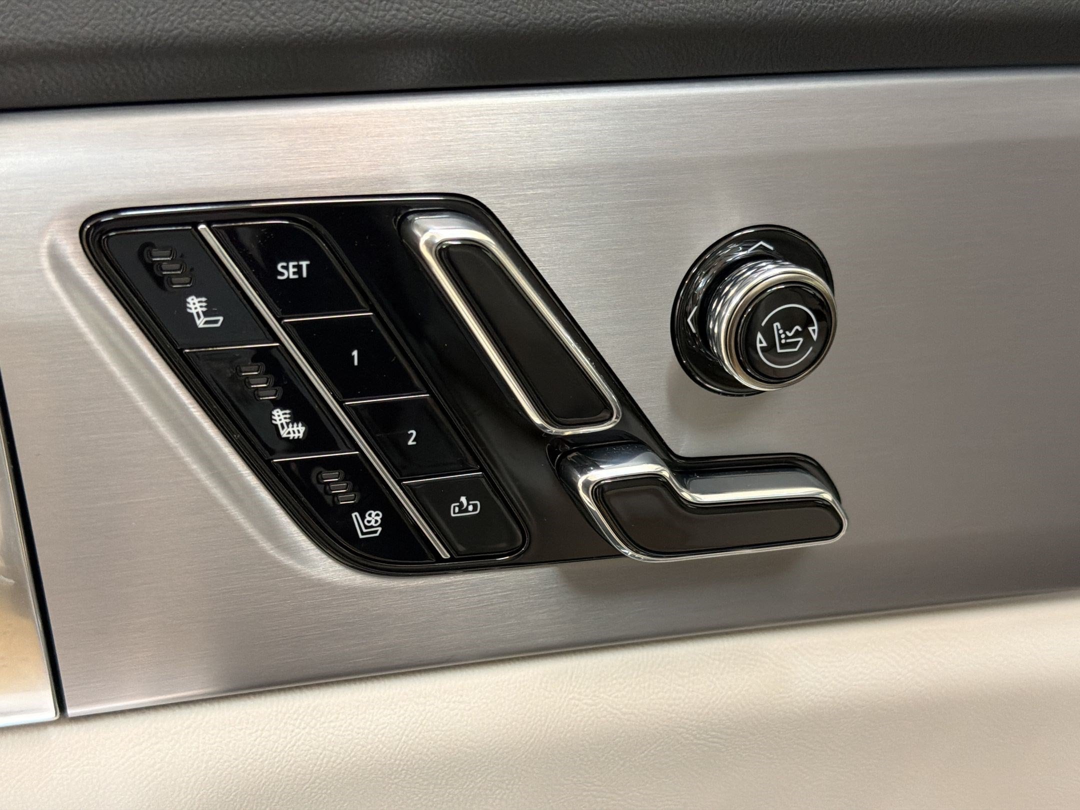 2027 Cadillac VISTIQ Sport - Photo 16
