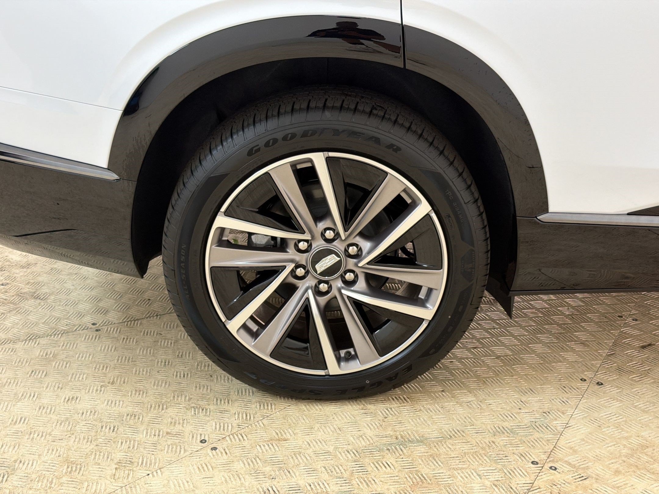 2027 Cadillac VISTIQ Sport - Photo 12