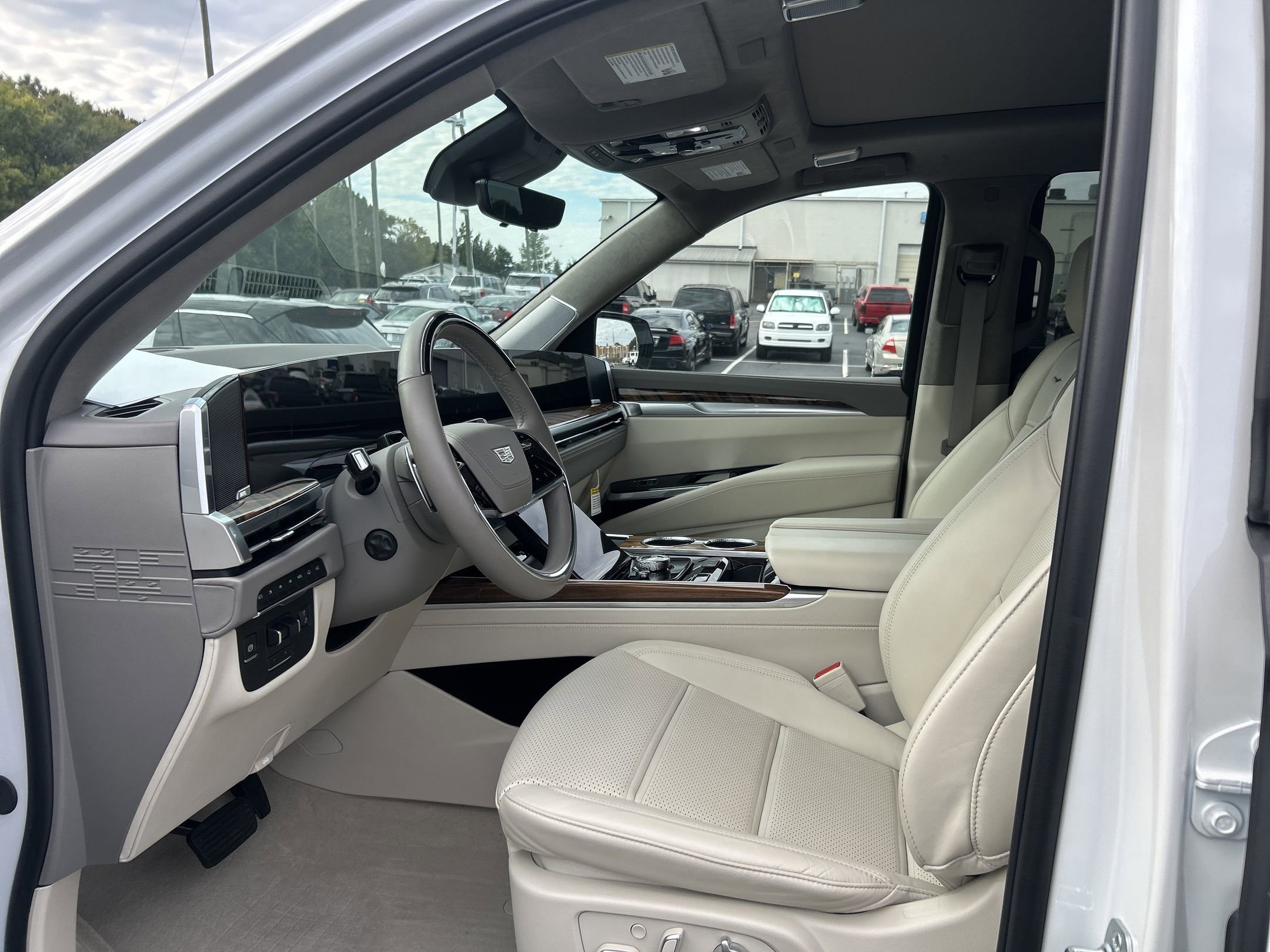 2025 Cadillac Escalade Premium Luxury Platinum photo 4