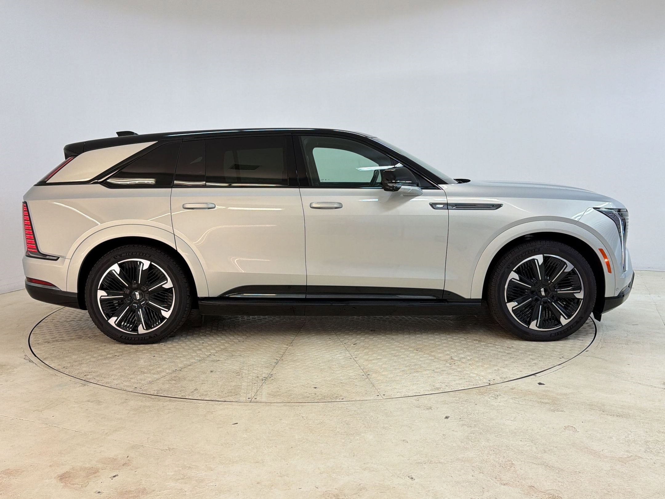 2025 Cadillac Escalade IQ Sport 2 - Photo 8
