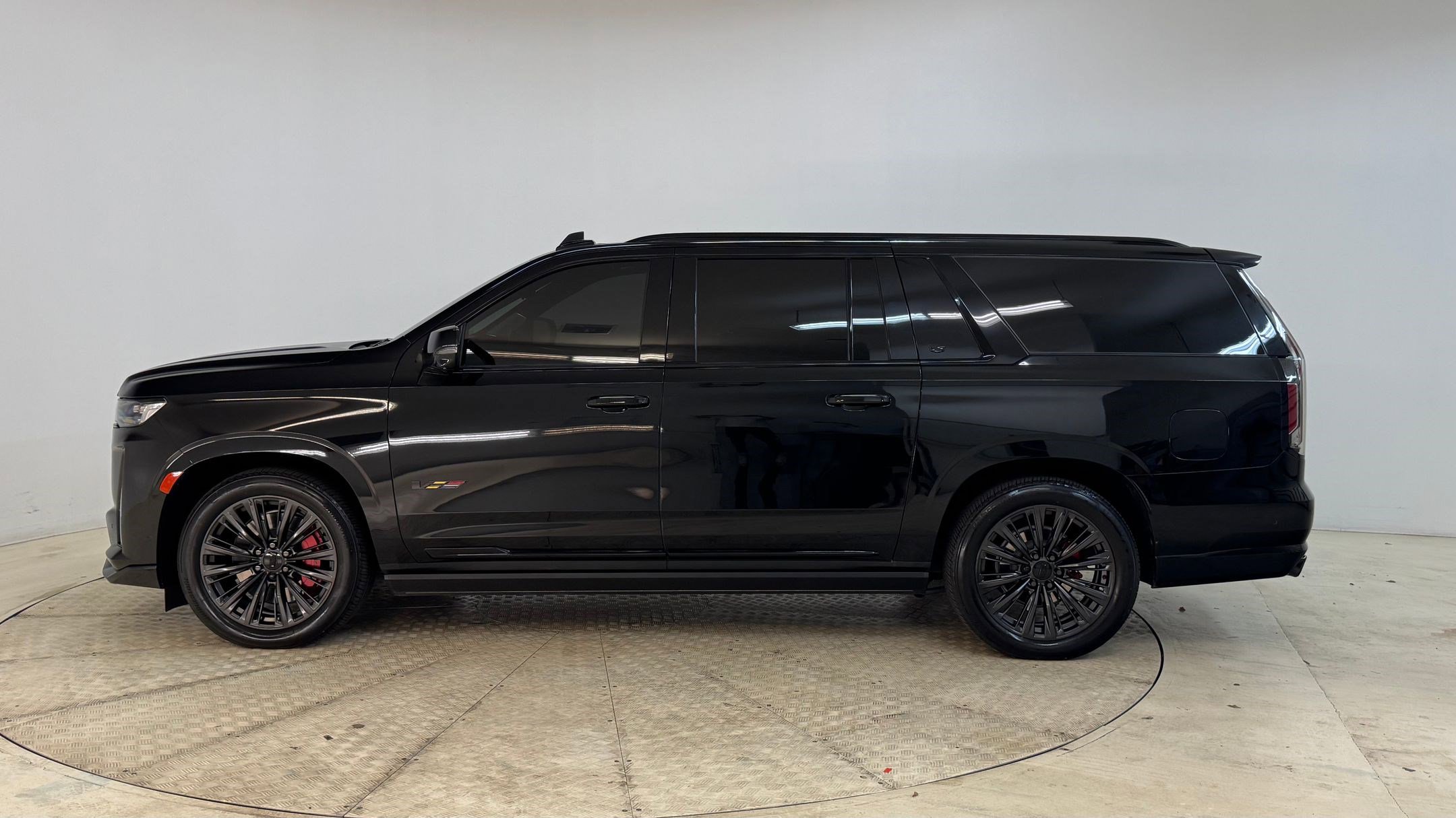 2023 Cadillac Escalade ESV V-Series photo 2