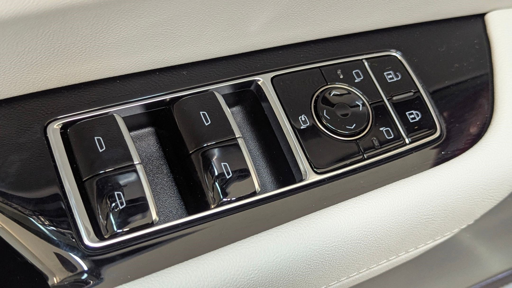 2026 Cadillac VISTIQ Sport - Photo 12