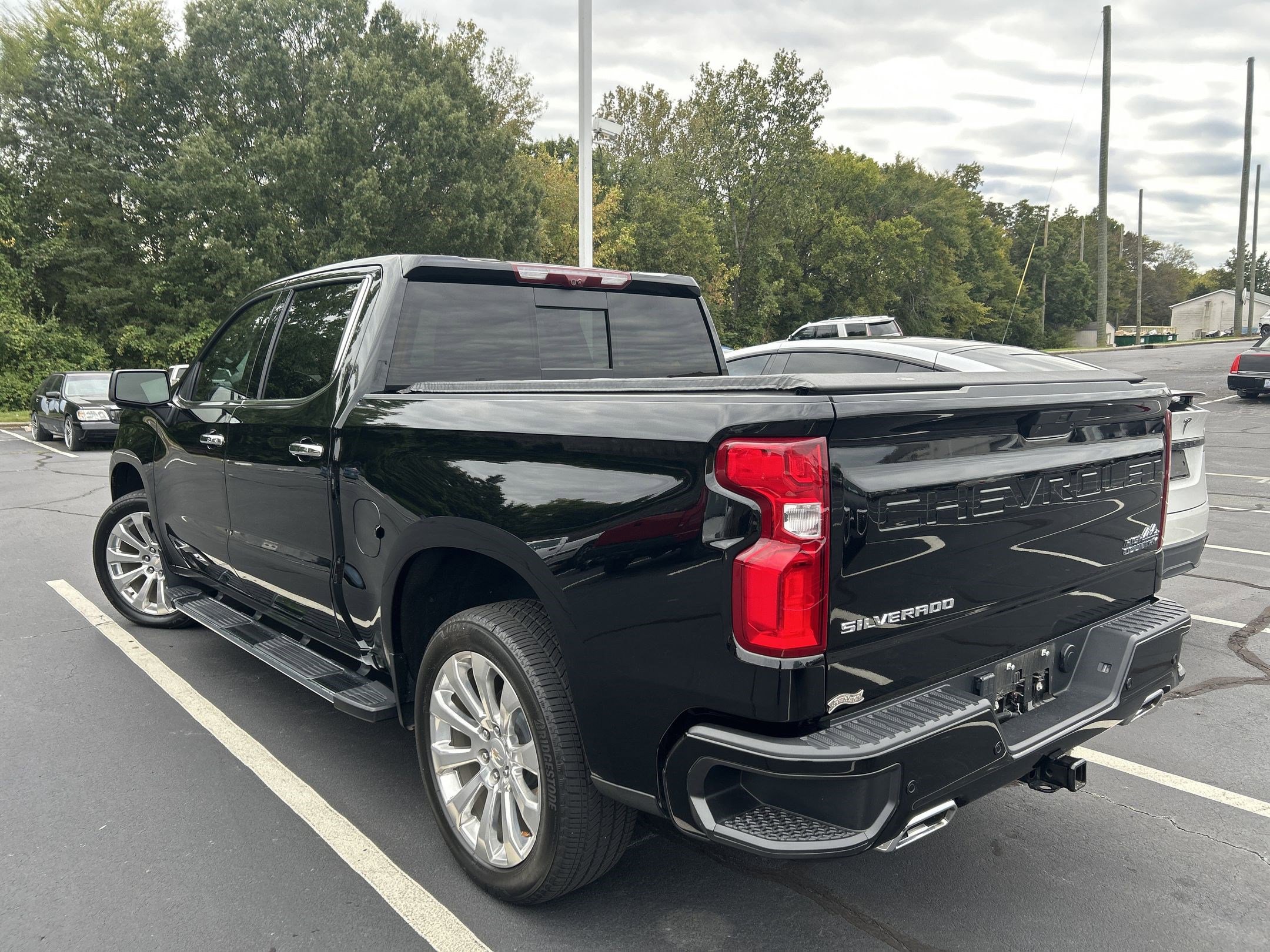 2022 Chevrolet Silverado 1500 High Country photo 2