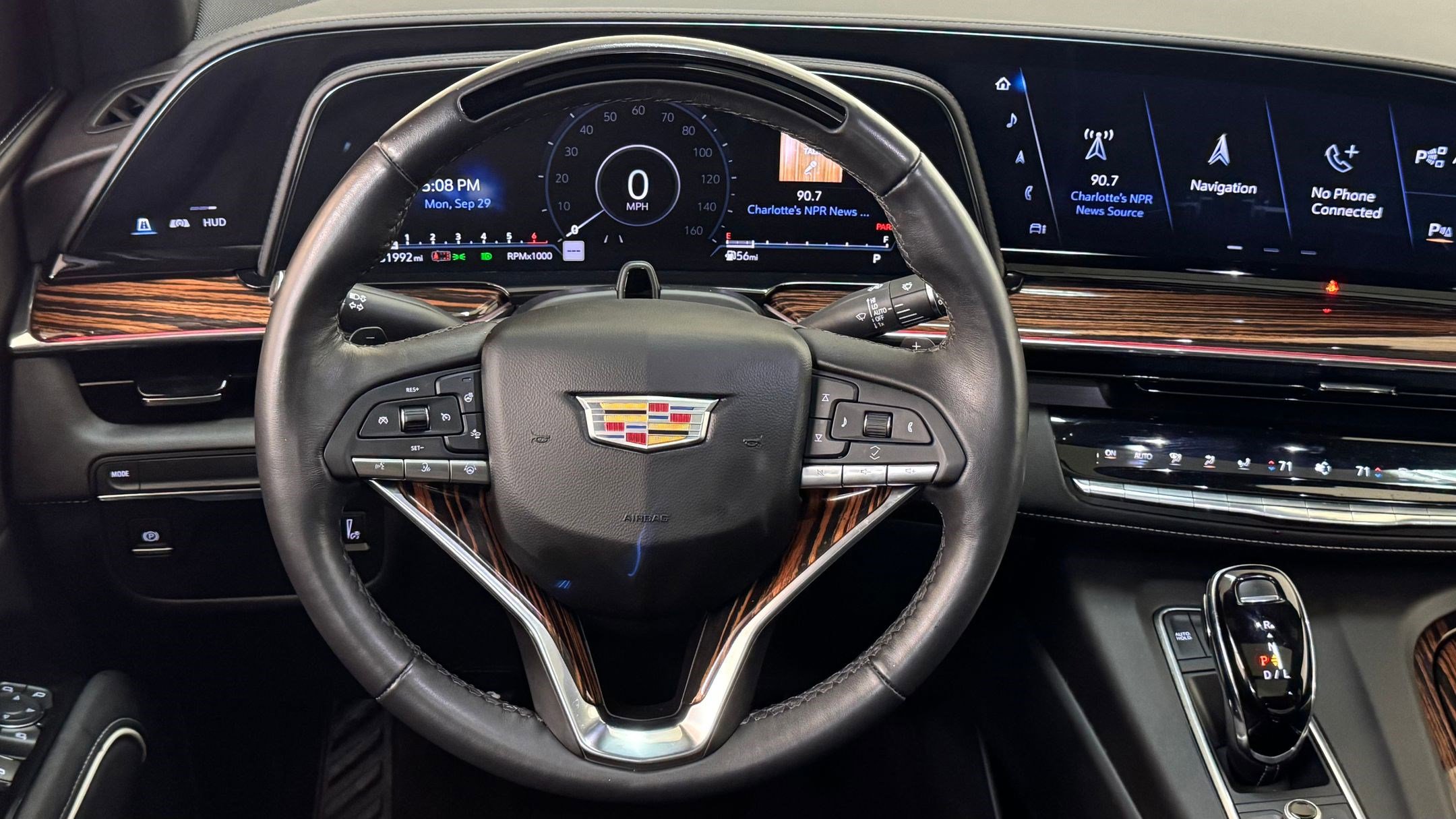 2024 Cadillac Escalade Premium Luxury photo 4