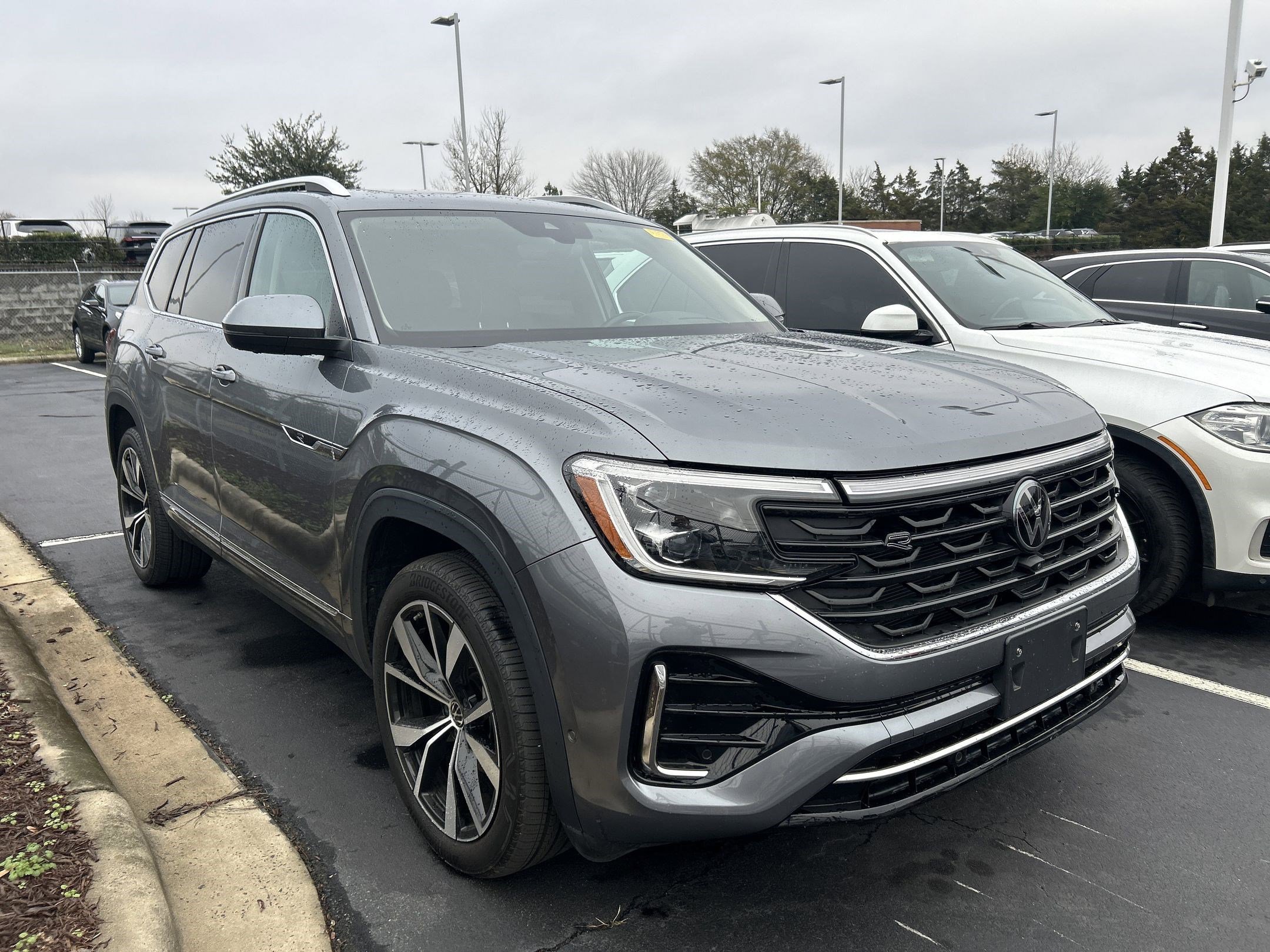 2024 Volkswagen Atlas SEL Premium R-Line photo 4