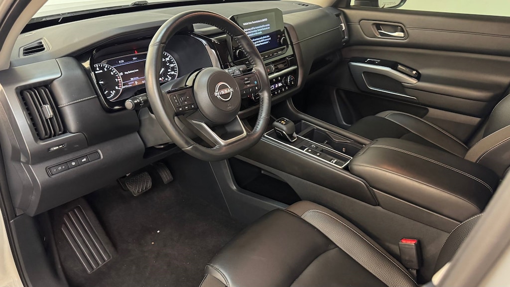 Used 2023 Nissan Pathfinder SL