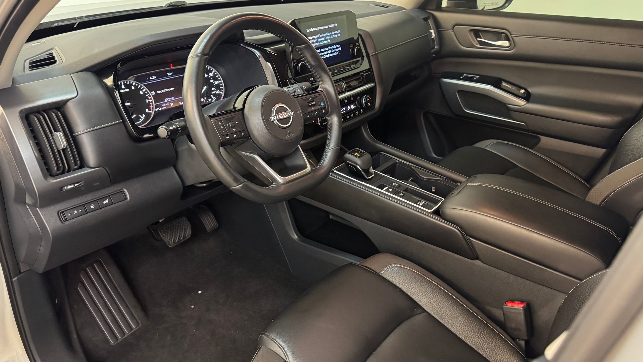 2023 Nissan Pathfinder SL photo 3