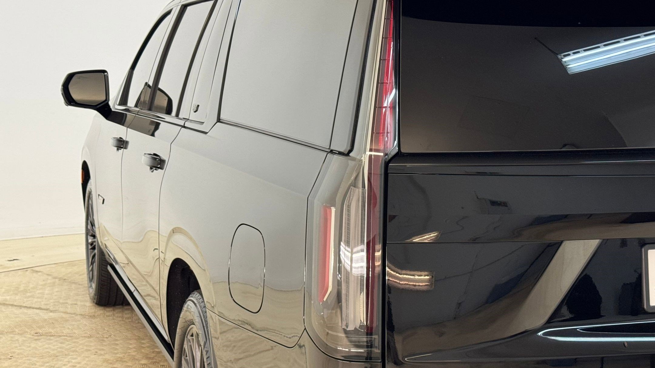 2023 Cadillac Escalade ESV V-Series photo 3