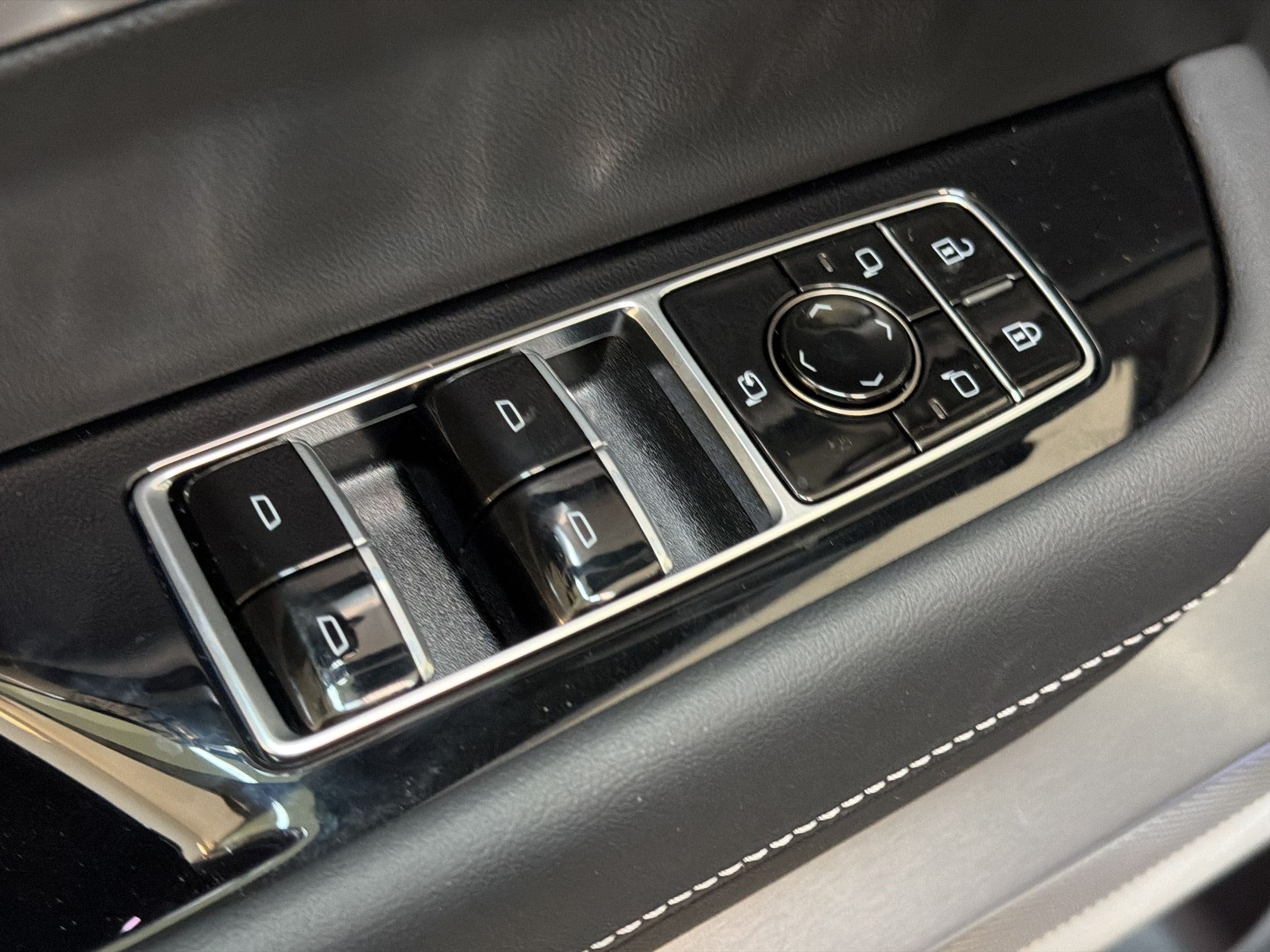 2027 Cadillac VISTIQ Sport - Photo 25