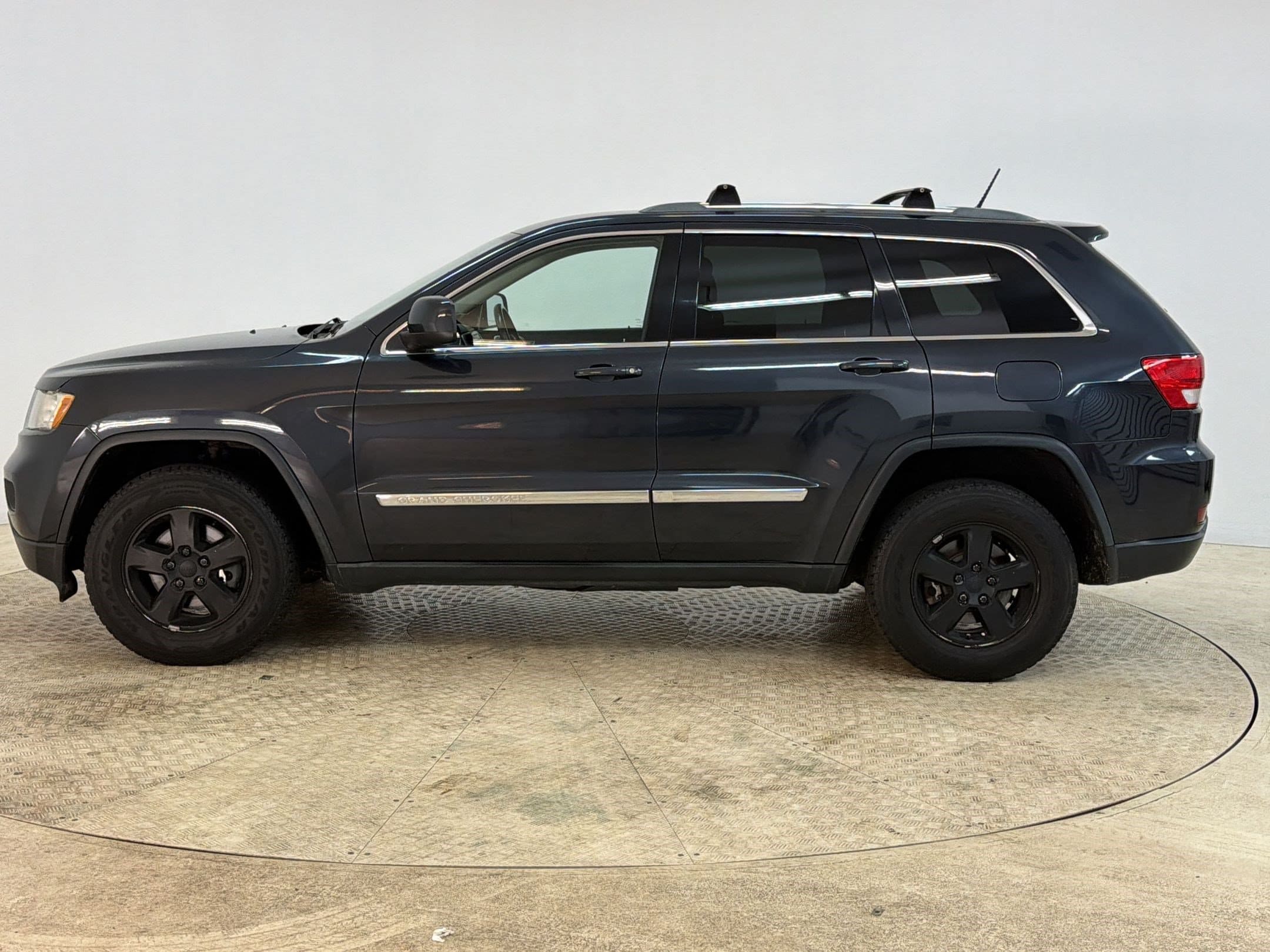 Used 2013 Jeep Grand Cherokee Laredo with VIN 1C4RJFAG6DC537284 for sale in Pineville, NC